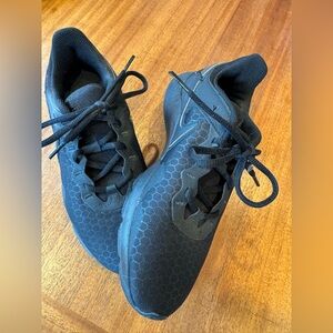 Nike Legend Easential 2 women’s size 8